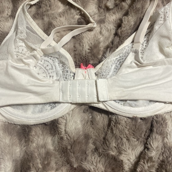 Victoria’s Secret Body by Victoria Unlined Bra - Picture 3 of 4